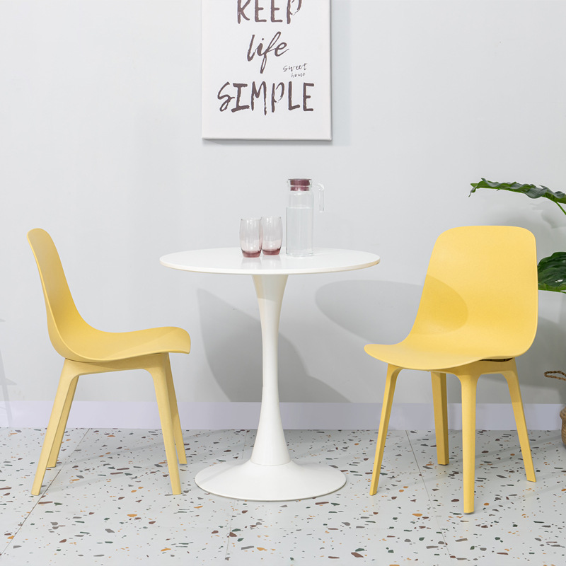 Chaise de couleur colorée en plastique moderne d\'usine