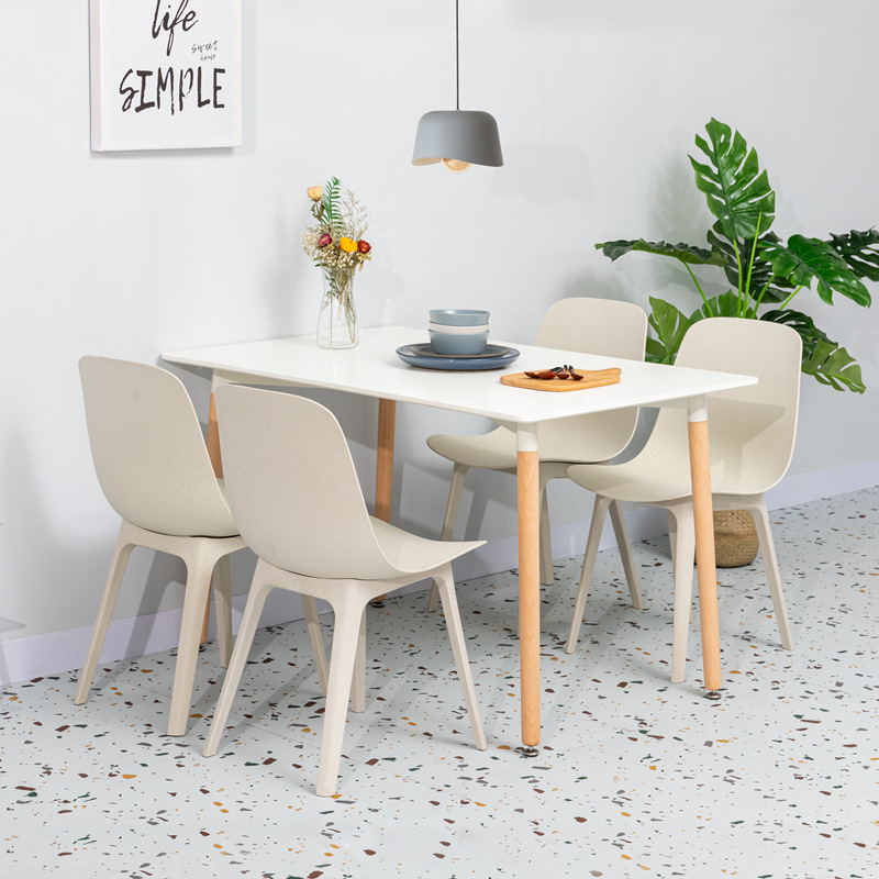 Chaise de couleur colorée en plastique moderne d\'usine