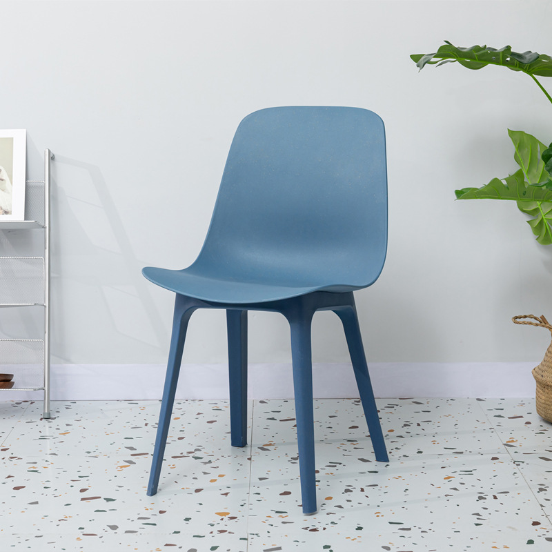 Chaise de couleur colorée en plastique moderne d\'usine